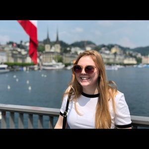 Meet your Posher, Laura